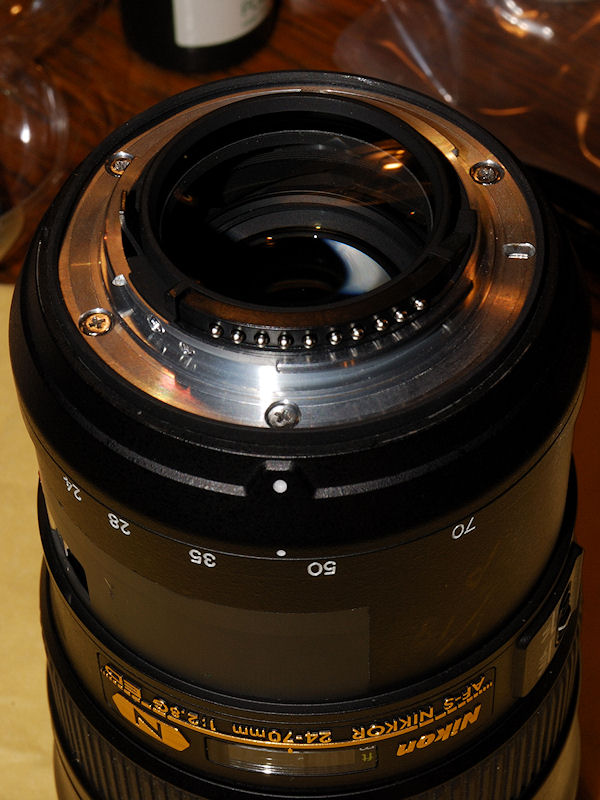 AF-S Nikkor 24-70/2.8G ED:
Bajonett komplett fertig