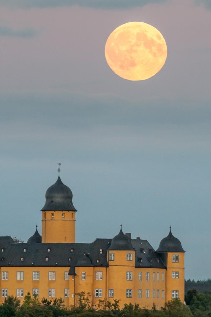 AL6 1700 4 star small, Supermond bei Montabauer