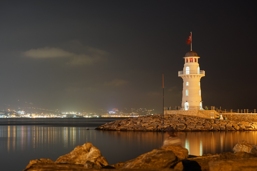 Alanya Leuchtturm nachts