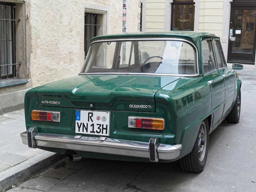 Alfa Romeo Giulia 1300 TI - 2.jpg