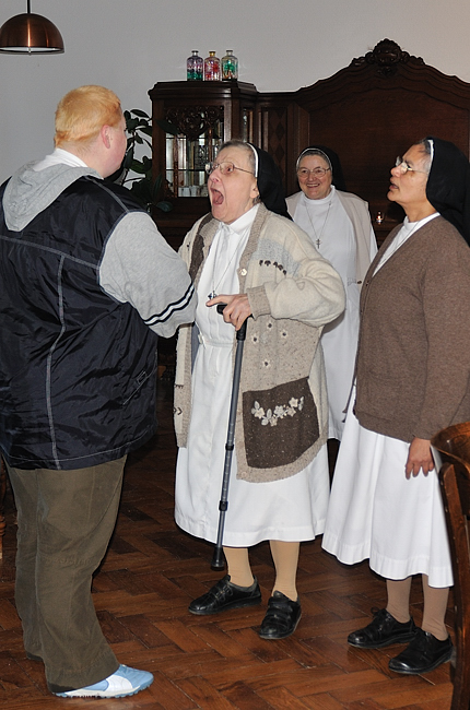 Als sich bei einem Ehemaligen-Treff eine Ehemalige der Schwester vorstellte, fiehl es ihr nach einer weile wieder ein und man kann ihr "AHHHH&quo