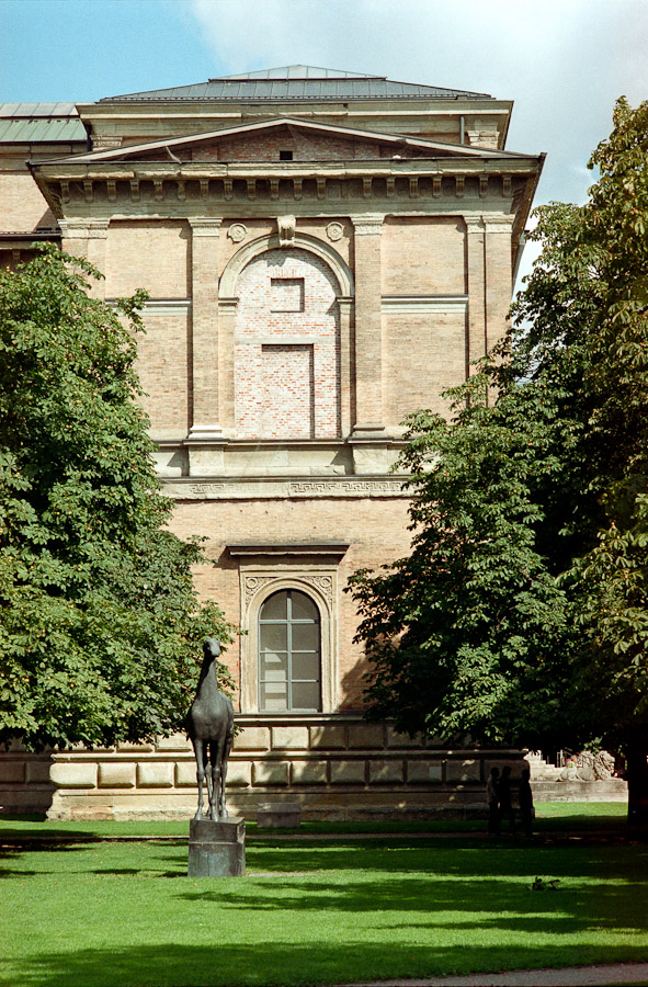 Alte Pinakothek 3