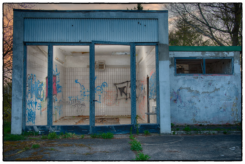 Alte Tankstelle an der B77