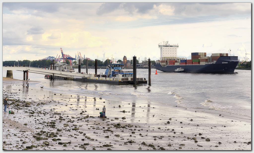 Anleger Teufelsbrück/Elbe (Hamburg)

Schiffsname: Barmbeck
IMO-Nummer: 9313228