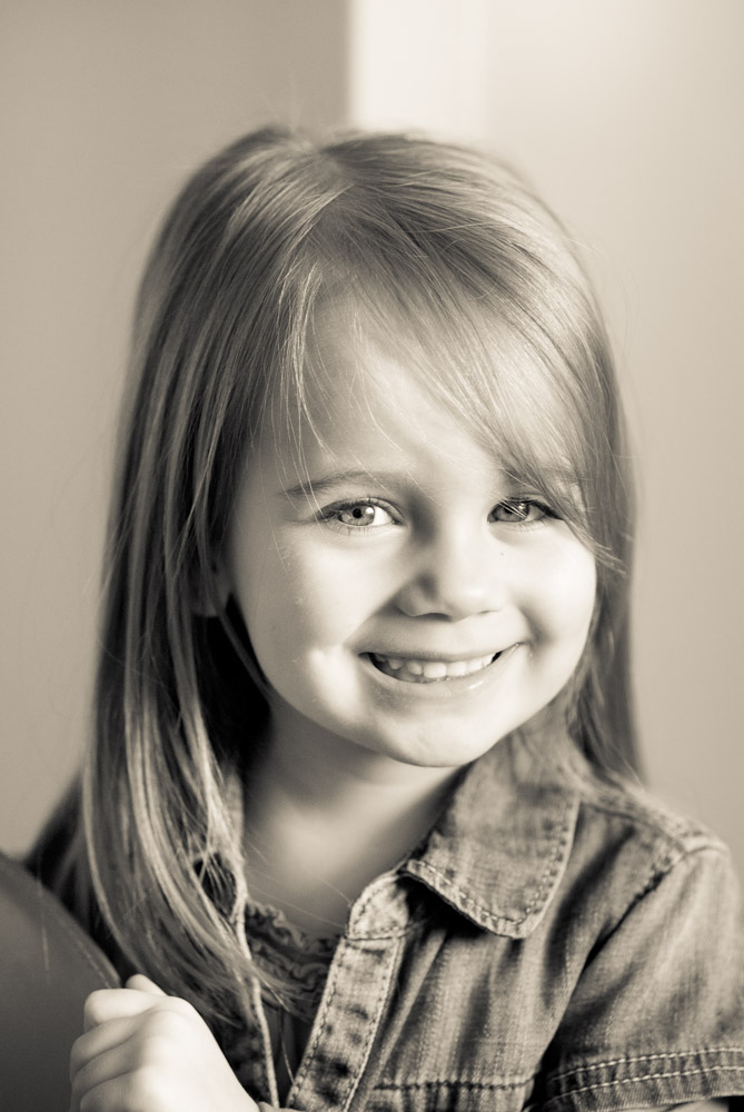 Anna - Nikon AF 85 1.8D @ F2.2