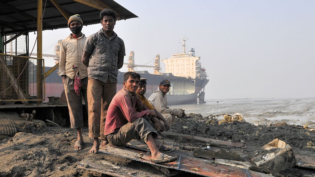 Arbeiter auf Abwrackwerft in Chittagong
6385