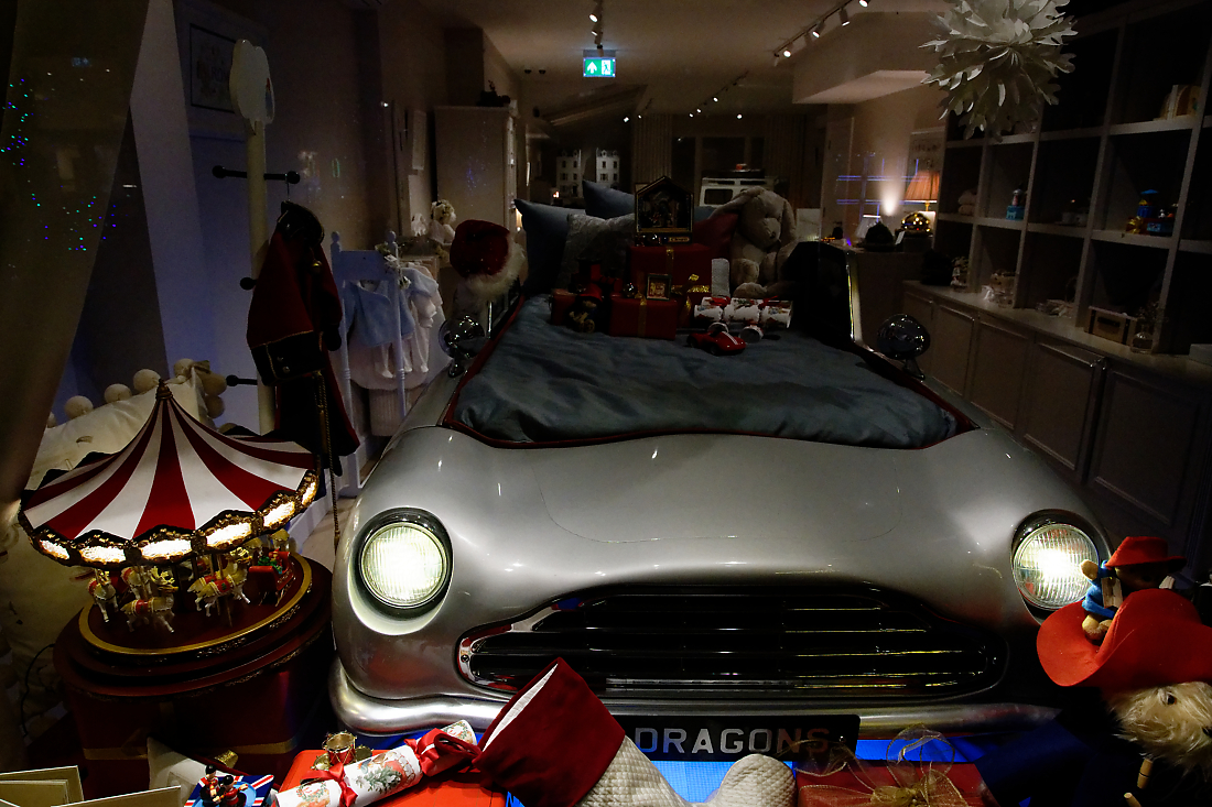 Aston Martin Kinderbett.jpg