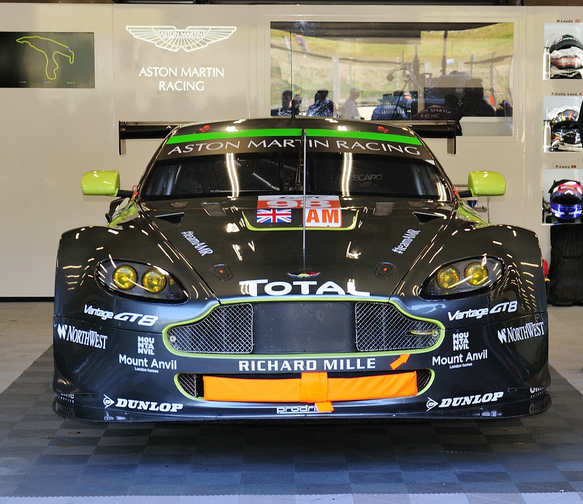 Aston Martin Vantage
