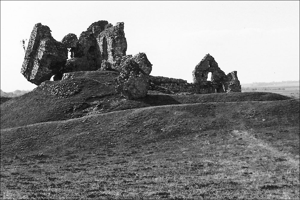 athlone ruine bw