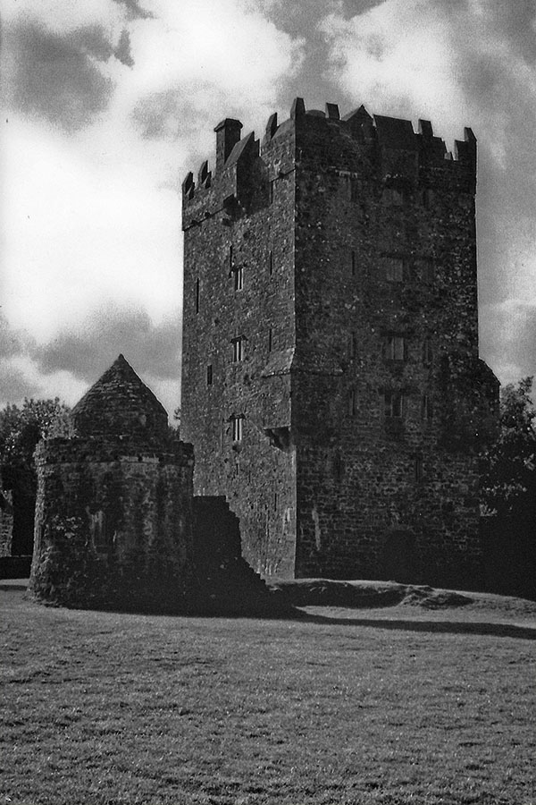 aughnanure castle bw