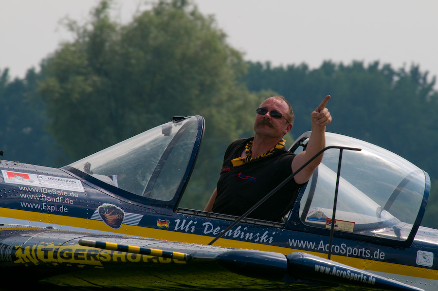 Augsburg Airshow, Uli "die Cobra" Dembinski mit seiner Yak 55