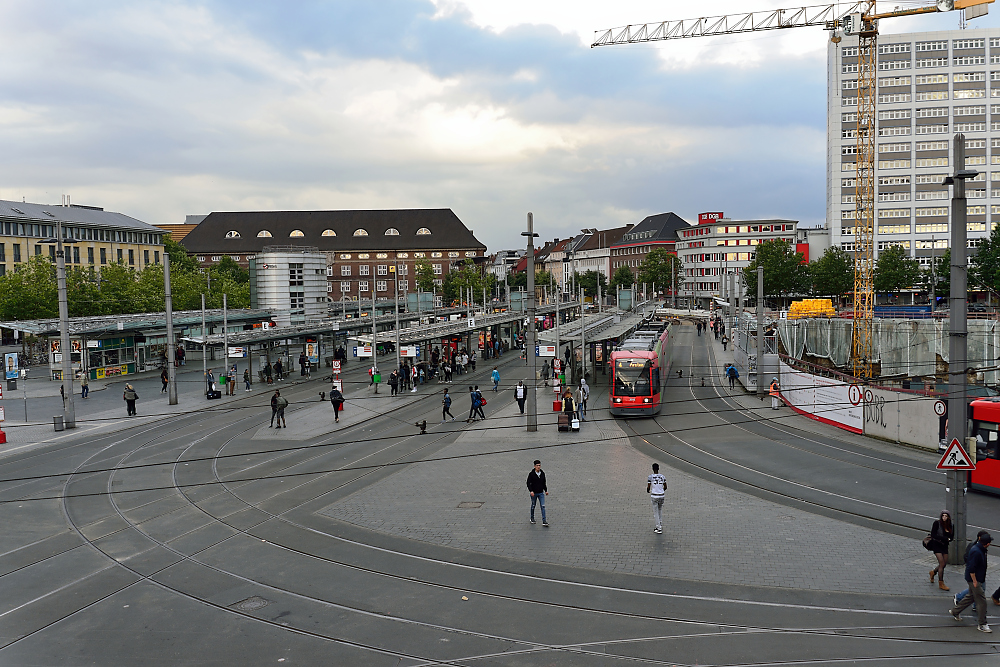 Bahnhofsvorplatz.jpg