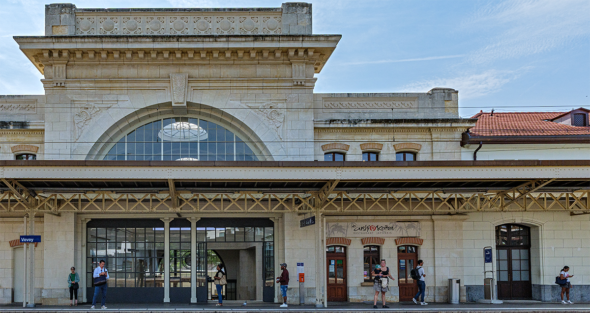 Bahnsteig.jpg