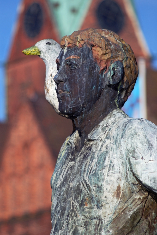 balkenhol_mann_mit_vogel.jpg