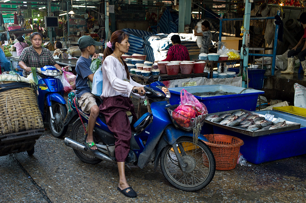 bangkok klong toey market 1016399