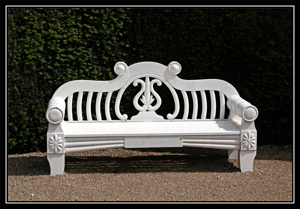 Bank im Schloßpark zu Tønder, Dänemark