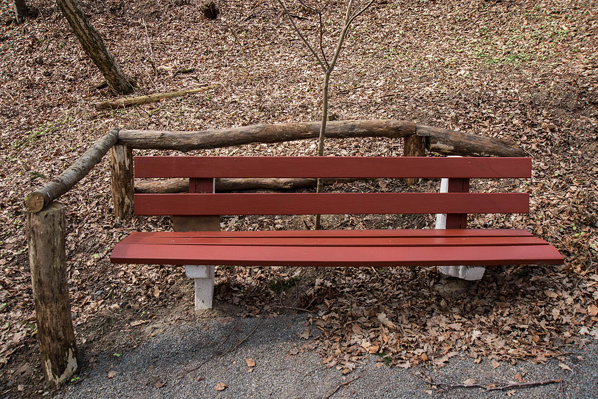 Bank mit Gefälle