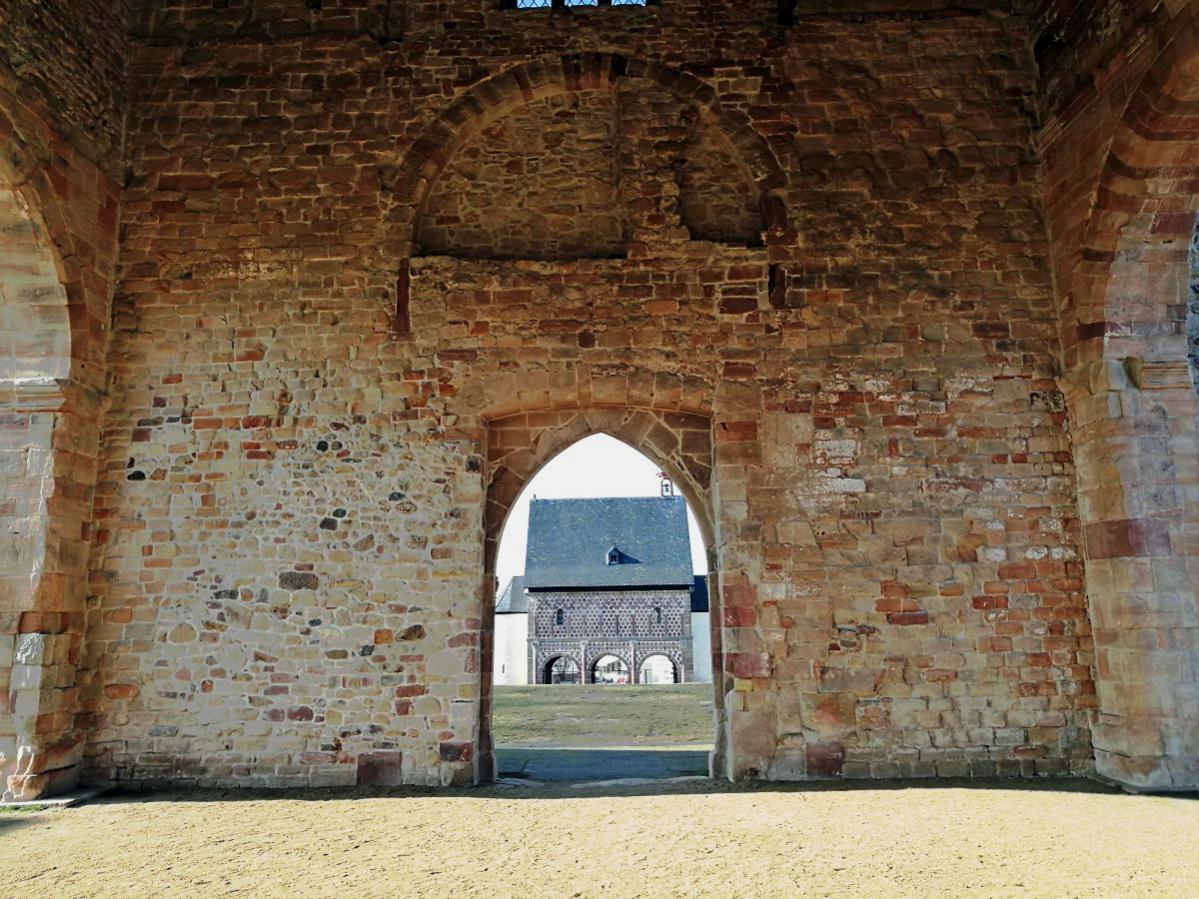 Basilika mit Blick auf die Königshalle