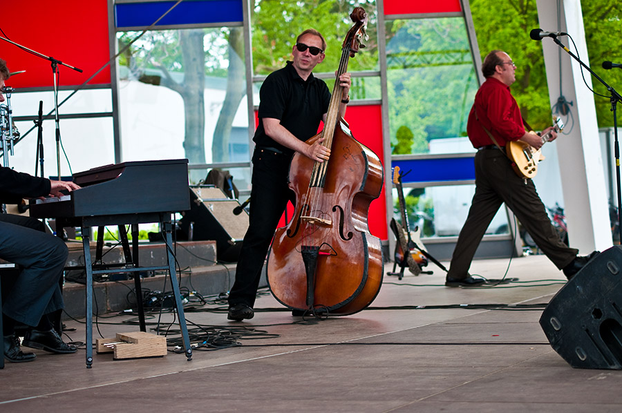 Bass1