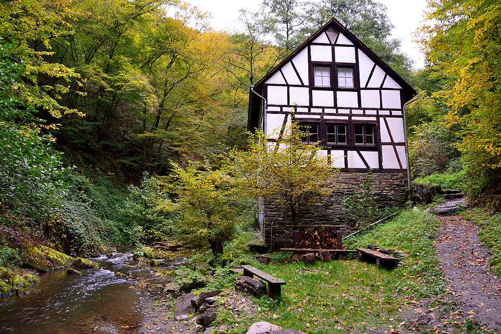 Baybach 0033
Taumschleife Baybachklamm bei leichtem Regen am 14.10.2012
D800E auf Sirui N-2204 und Kugelkopf K-20X