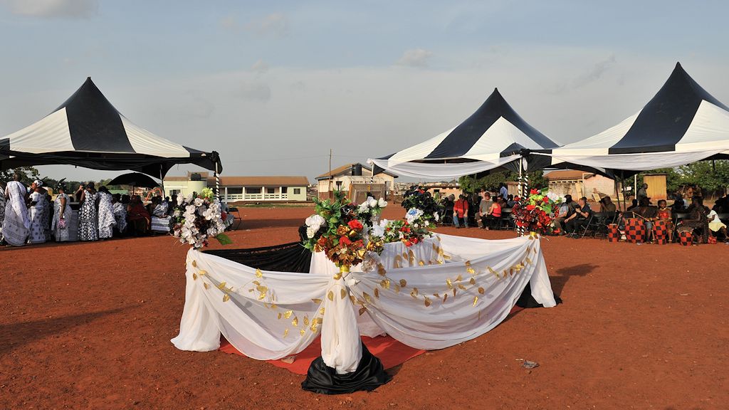 Beerdigungsfeier in Kumasi
2357
