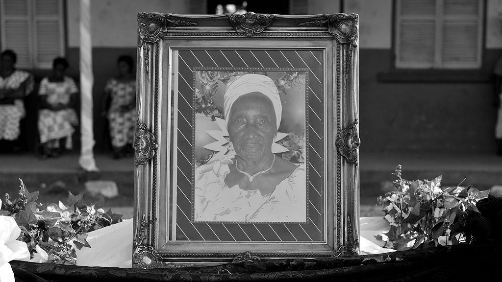 Beerdigungsfeier in Kumasi,
Bild der Verstorbene
2303 sw