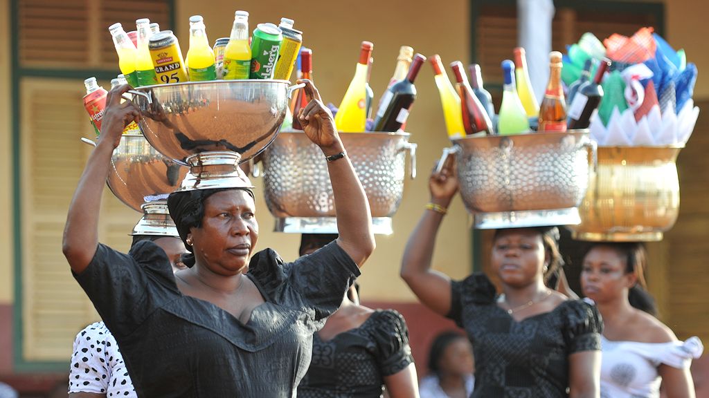 Beerdigungsfeier in Kumasi
Präsentation der Geschenke
4291