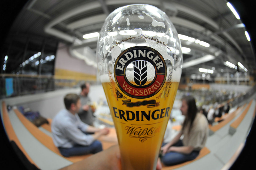 Beispielfoto Sigma 3,5/8 mit D300
1/30s f3,5, iso 800

Erdinger
(7894)