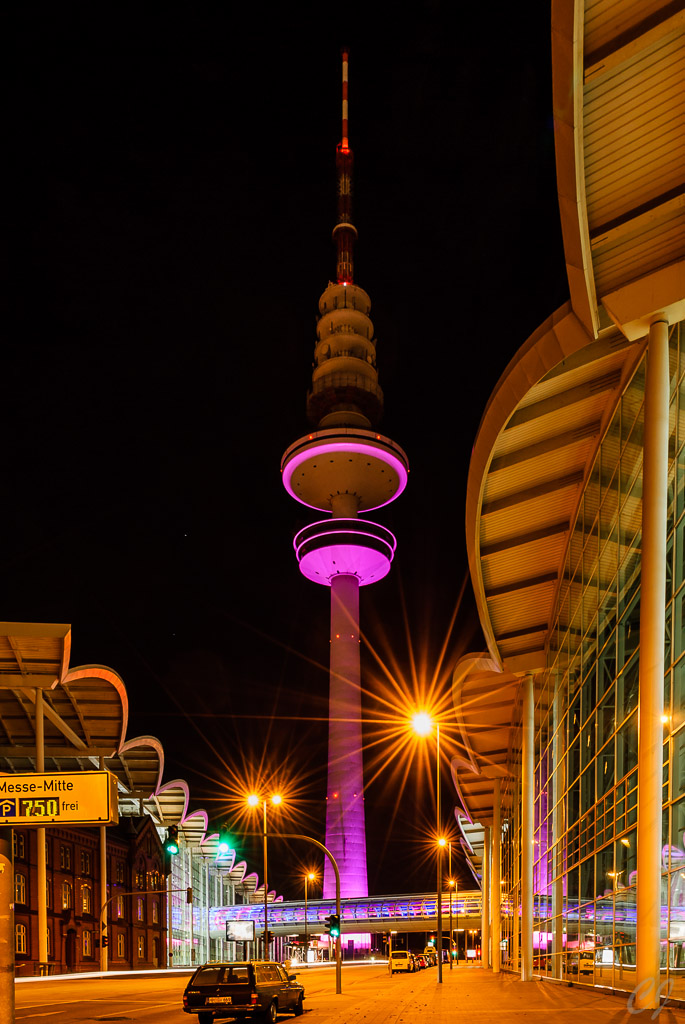 Beleuchtung des Hamburger Fernsehturms im Rahmen der Aktion "Hamburg wird Pink!"