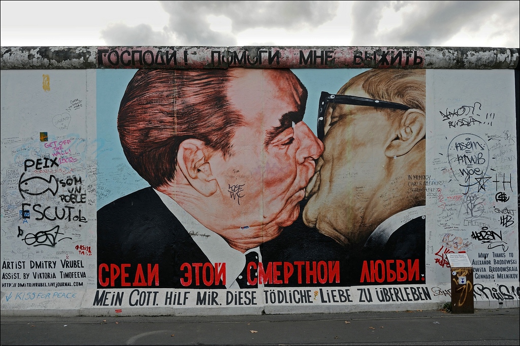 Berlin 25.09.2012 - East Side Gallery - Bruderkuss
