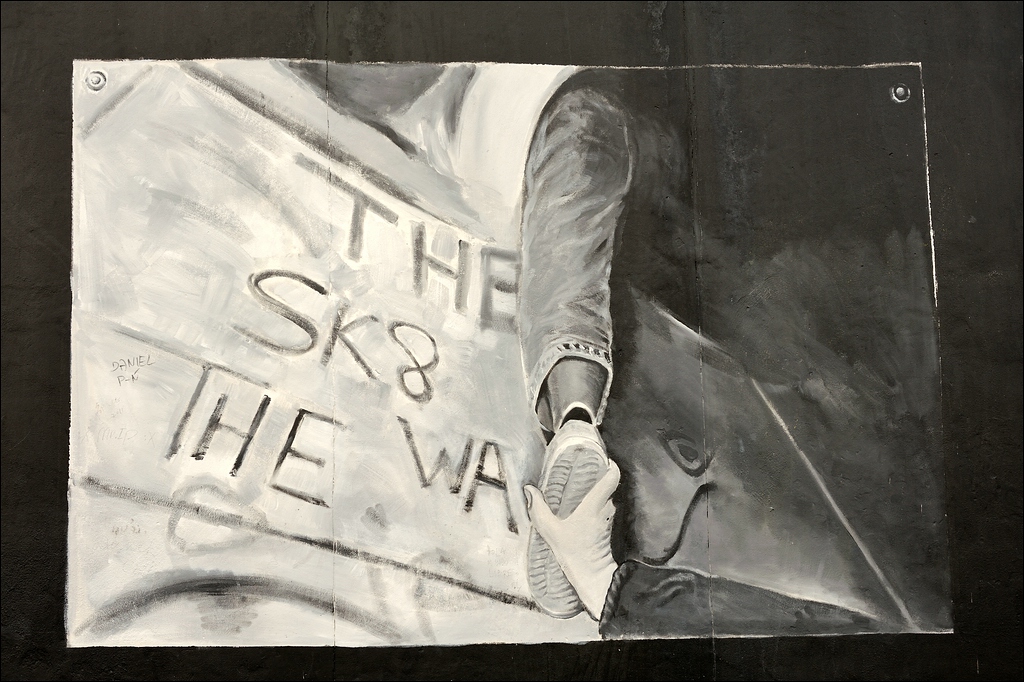 Berlin 25.09.2012 - East Side Gallery - Up and Away