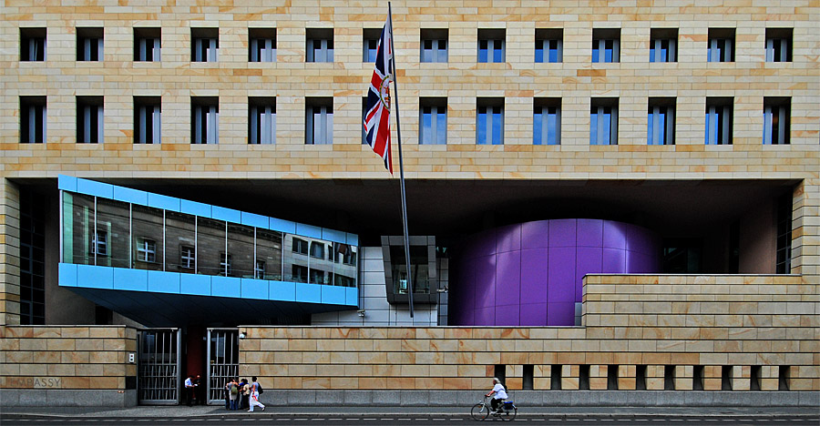berlin botschaft gb bunt+