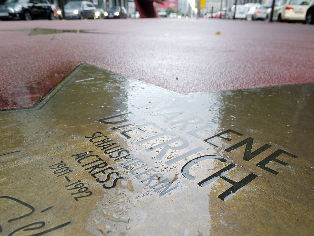 Berlin Potsdamer Platz - Star im Regen