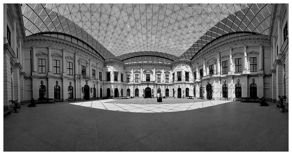 Berlin Schlüterhof1 sw klein
