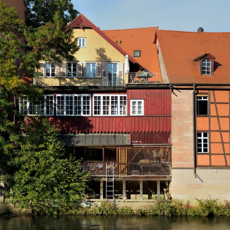 Bernsteinzimmer
Großweidenmühle
Pegnitzseite