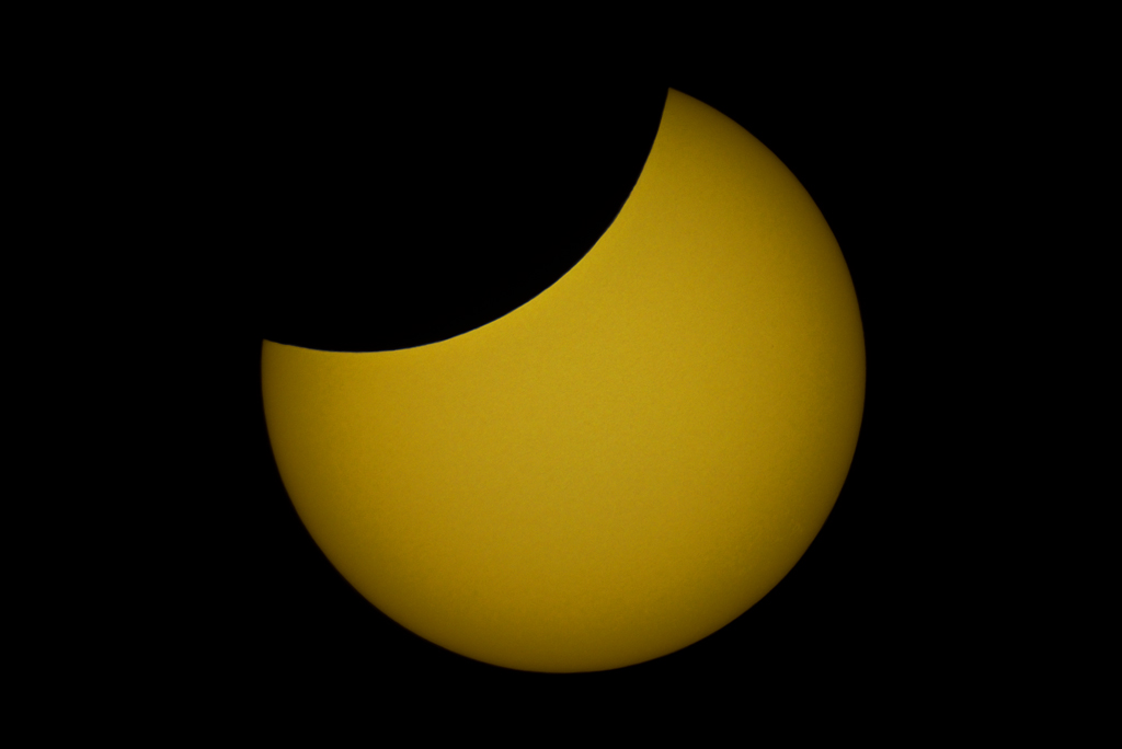 Bild 10, 11° 26´ 54", ISO 100, 1/1250",

Nikon D610 am Celestron C8 Ultima PEC, Baader "AstroSolar" - Sonnenfilterfolie, SVA mit Kabelfernauslöser;