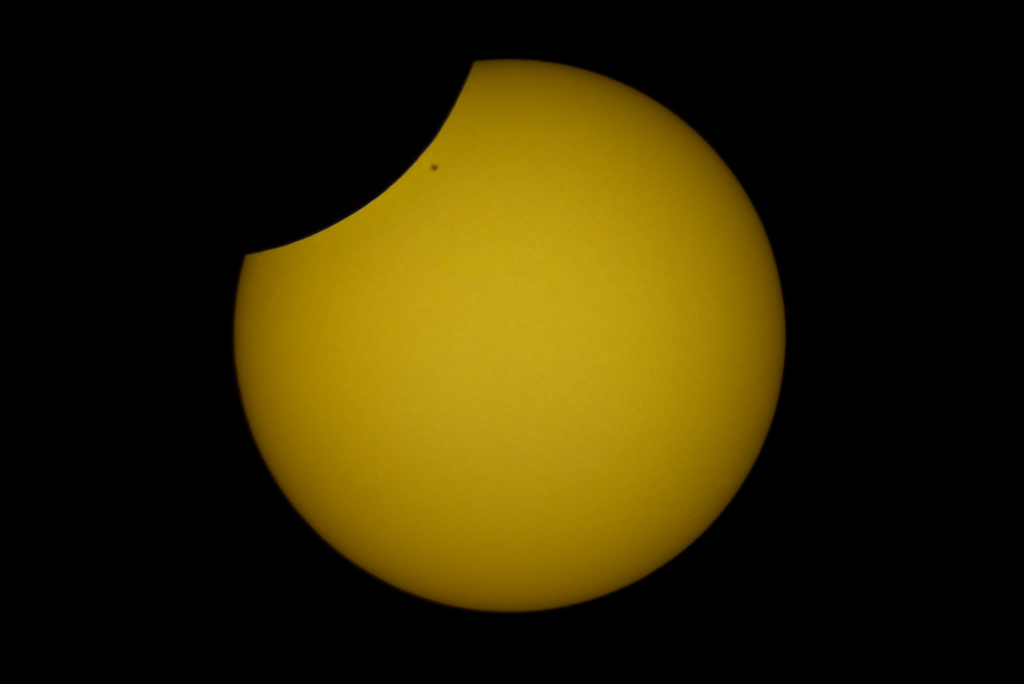 Bild 11, 11° 45´06"; ISO 100, 1/1250",

Nikon D610 am Celestron C8 Ultima PEC, Baader "AstroSolar" - Sonnenfilterfolie, SVA mit Kabelfernauslöser;