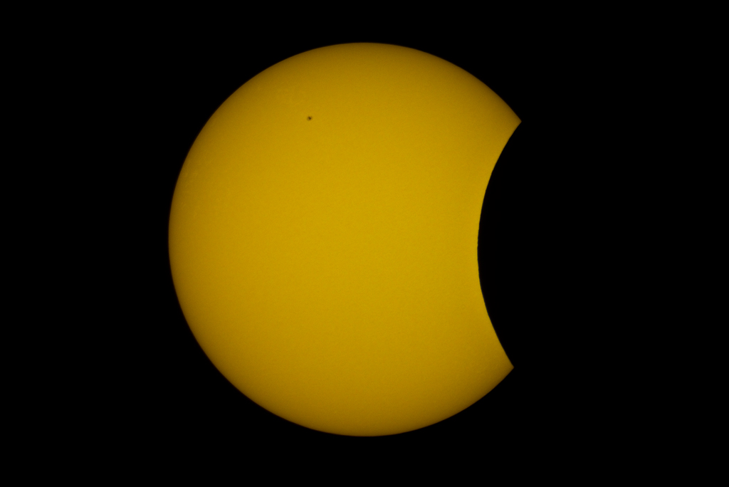 Bild 3. 9° 52` 59"; ISO 100, 1/1250",

Nikon D610 am Celestron C8 Ultima PEC, Baader "AstroSolar" - Sonnenfilterfolie, SVA mit Kabelfernauslöser;
