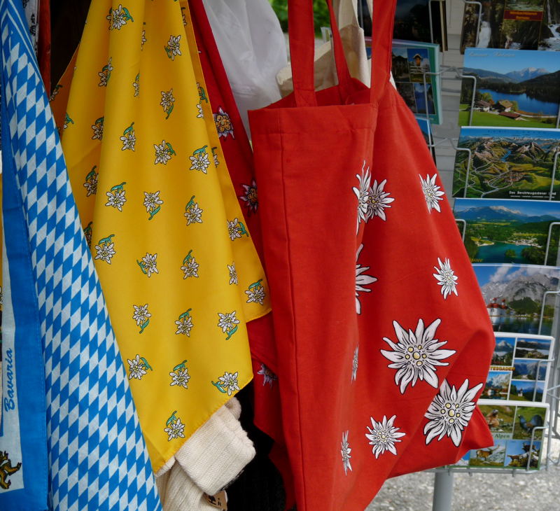 Blau-gelb-rot Tücher