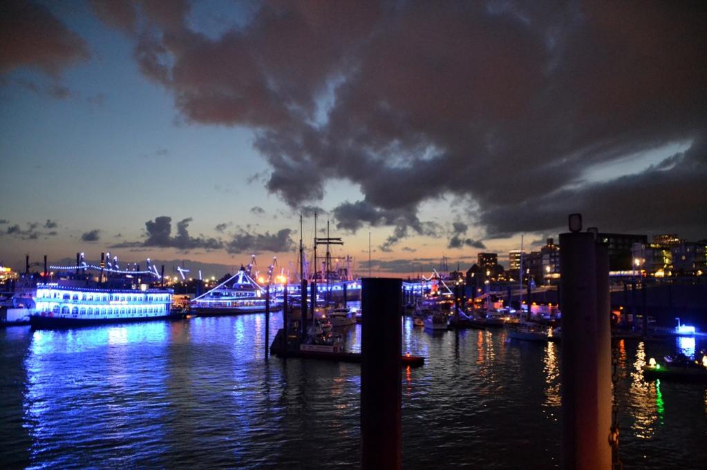 Blaue Nacht in Hamburg