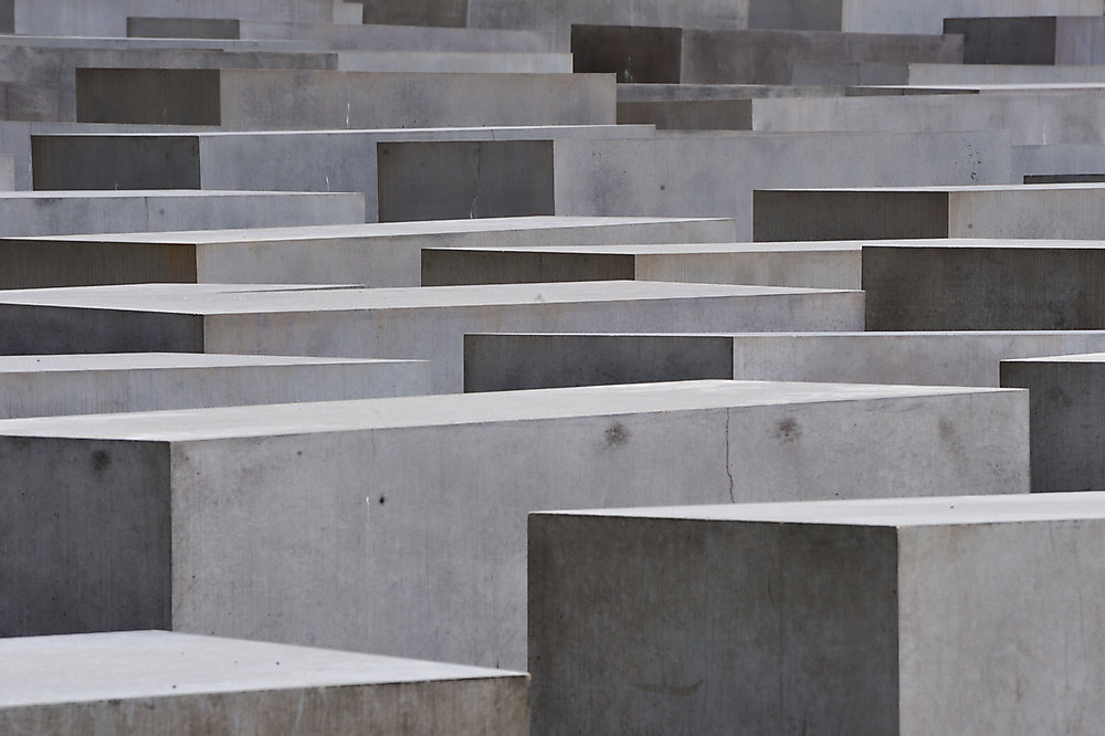 Blick auf das Holocaust Mahnmal in Berlin