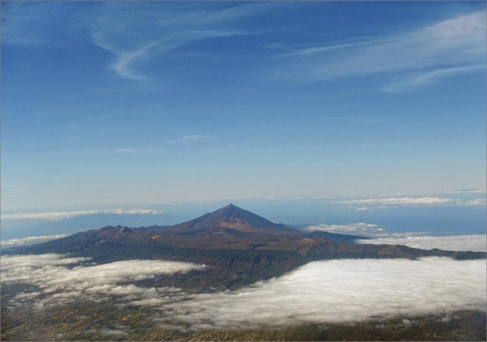Blick auf Teneriffa, La Palma, La Gomera und El Hierro mit der Nikon AW-100 aus mehreren Kilometern Höhe durch ein beschlagenes Seitenfenster...