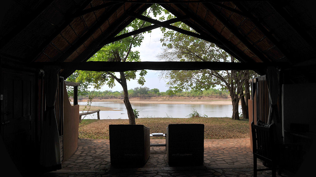 Blick vom Bett über den Luangwa River
in den Nationalpark.
6229