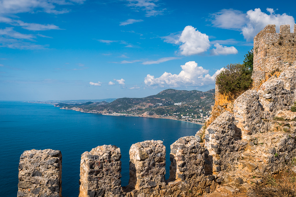 Blick von der Burg zum Strand