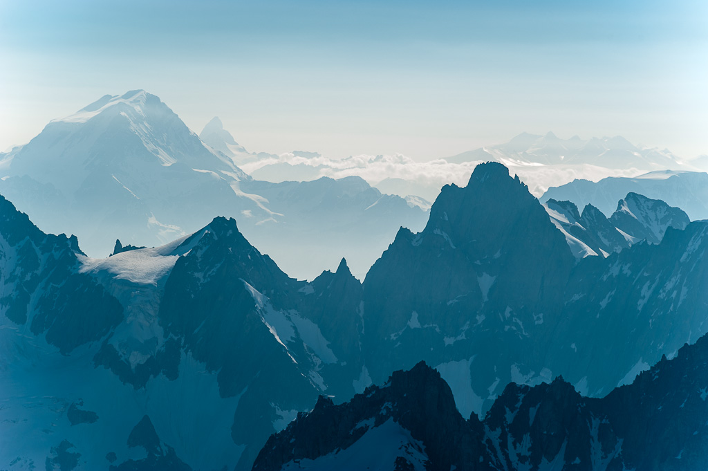 Blick von Mont Blanc Massiv Richtung Matterhorn und Monte Rosa