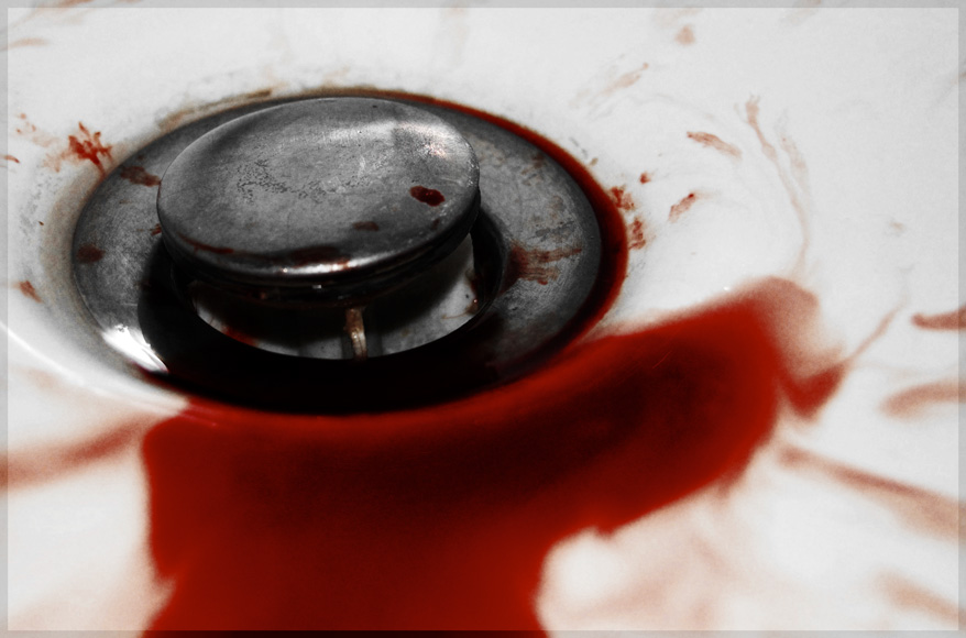 Blut im Ausguß... Klischeehaft, ich weiß ;)