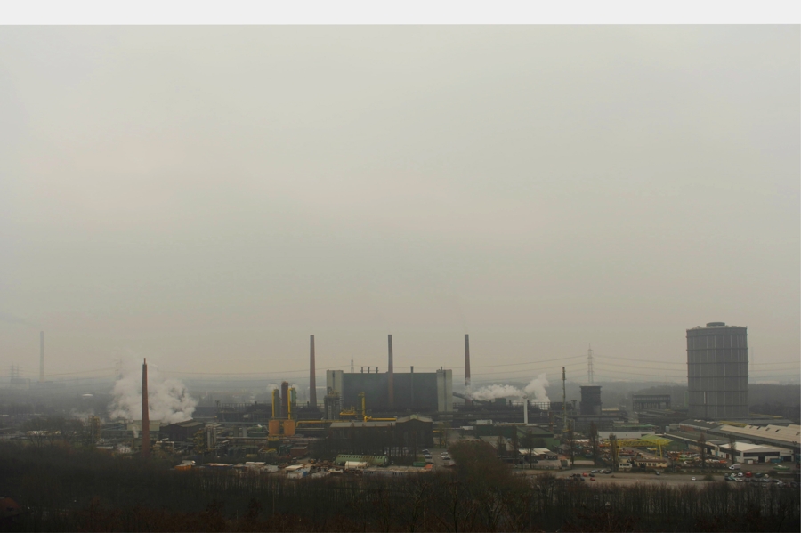 Bottrop, Blick vom Monte Schlacko der Indoor-Skianlage
DSC 1187 web distort web
