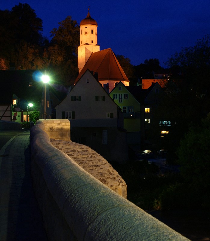 Brücke und Kirche verkleinert