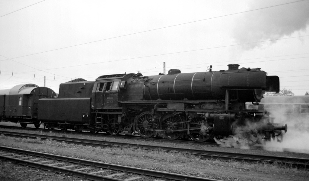 BR 23 042