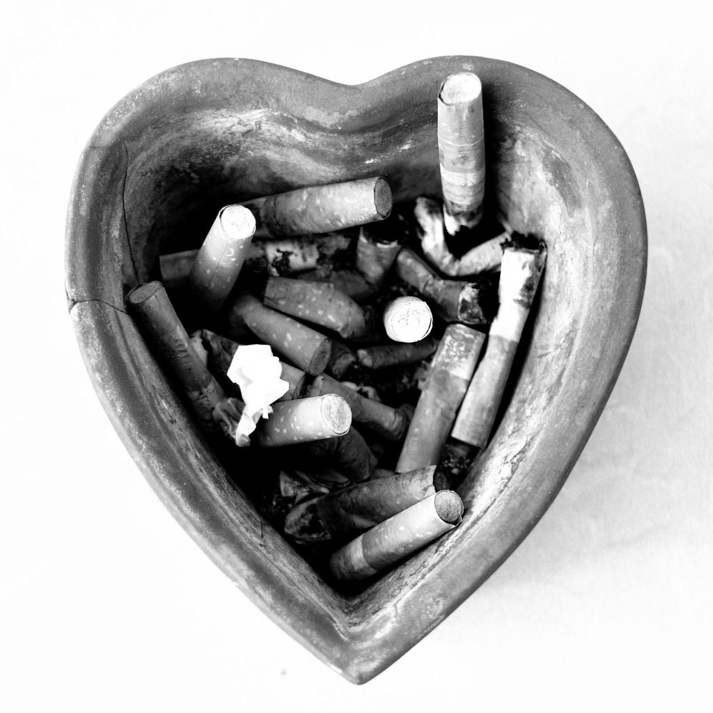 broken heart and cigarettes  D2X3735
